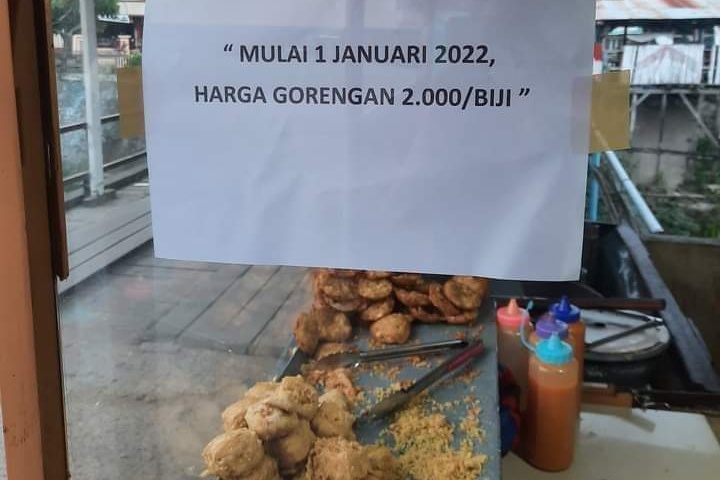 Pedagang Gorengan Lebih Cerdas Naikkan Harga