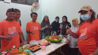 Sambut HUT FSPMI Ke 23, Perempuan FSPMI Bekasi Persembahkan Tumpeng dan Kue Oranye