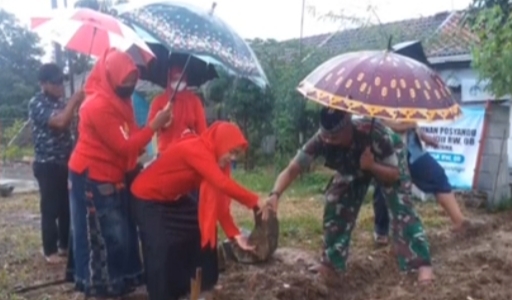 Warga RW.08 Asri Pratama Bangun Kantor Posyandu Nusa Indah VIII secara Swadaya