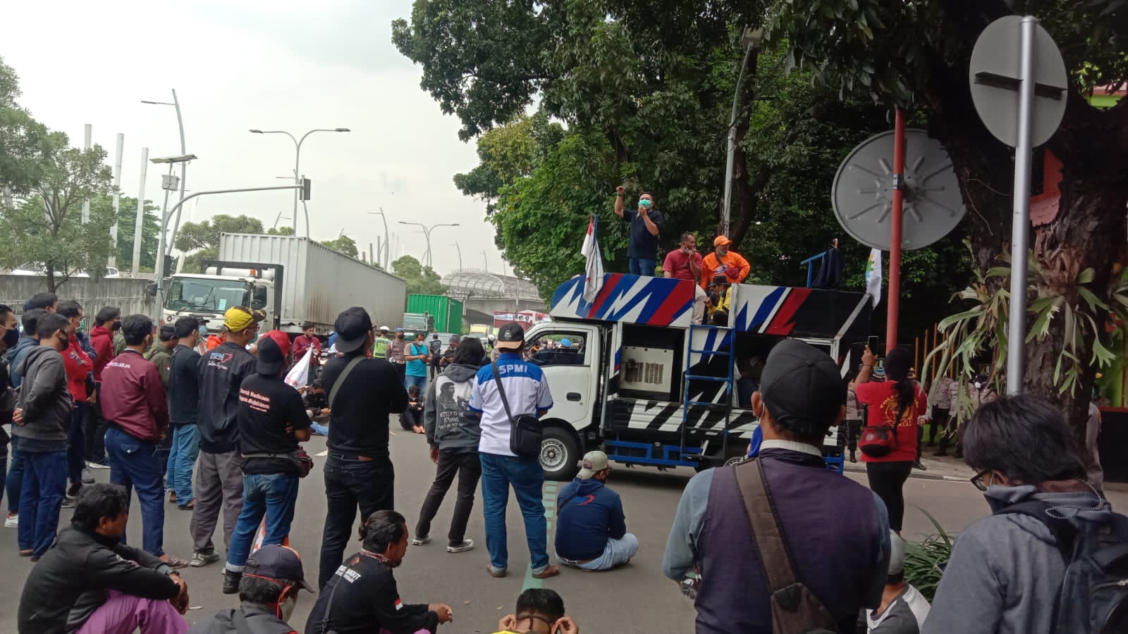 Aliansi Buruh Bekasi Melawan Datangi Kantor Walikota Bekasi