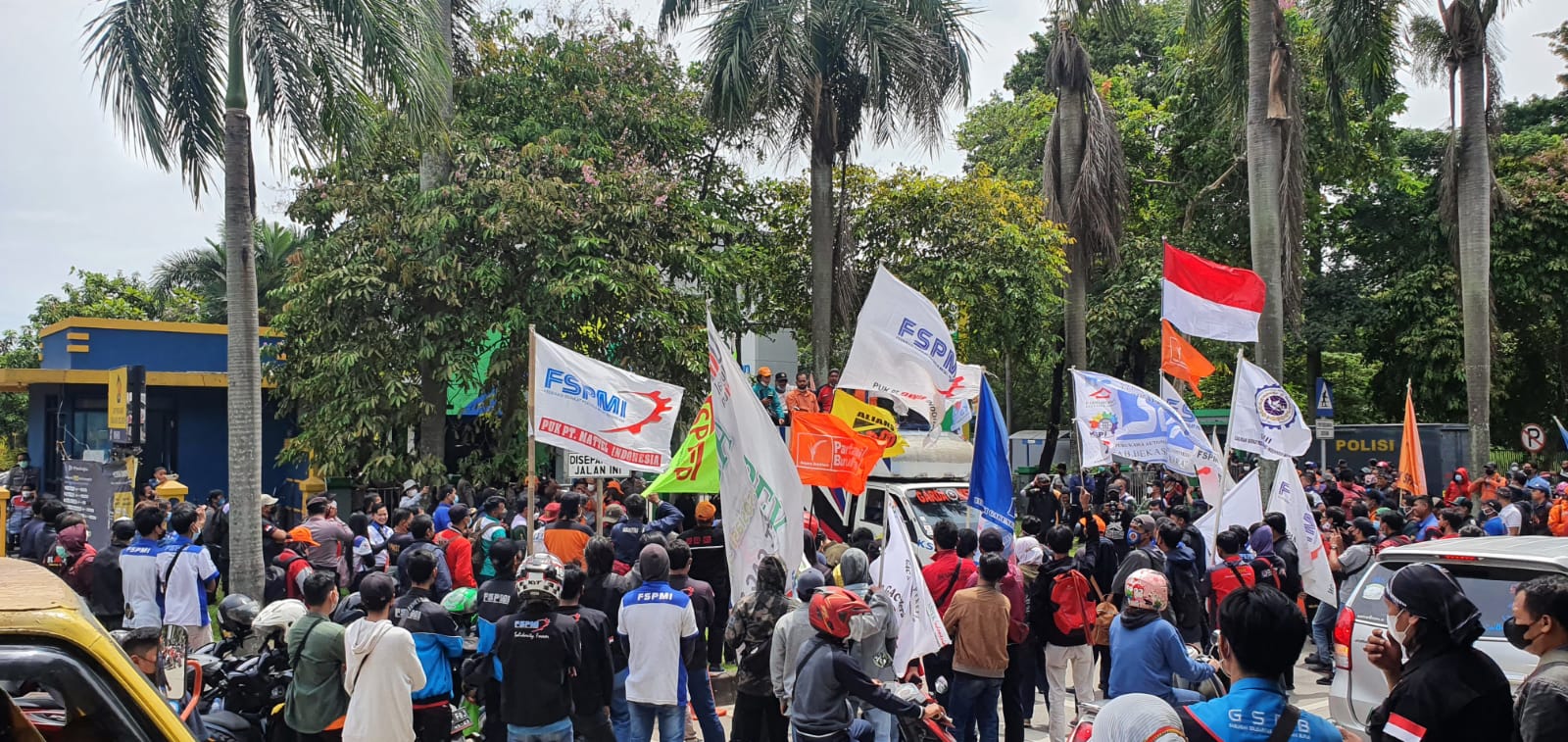 Aksi Unjuk Rasa Aliansi Buruh Bekasi Melawan Tuntut Permenaker No.2 Tahun 2022 Dicabut