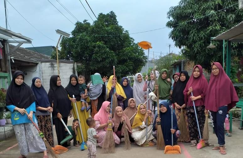 Launching Kegiatan Jum’at Bersih (JUMSIH) Warga RT.005/08 Asri Pratama