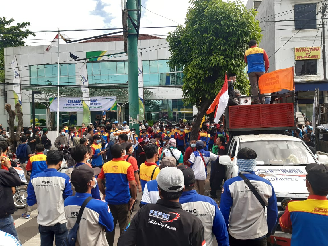 Buruh Penuhi Kanwil BPJS Ketenagakerjaan Provinsi Banten