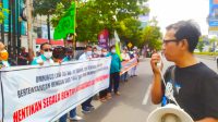 Lakukan Aksi, Buruh Kecam Sosialisasi Turunan UU Cipta Kerja Oleh Disnaker Kota Semarang
