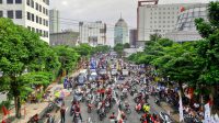 Hingga Pukul 5 Sore, Buruh Masih Blokade Jalan Basra Surabaya