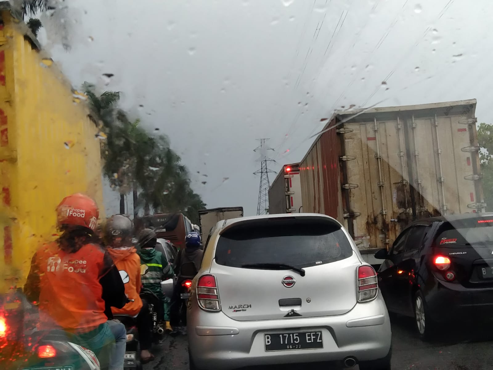 Wilayah Bekasi di Guyur Hujan Lebat, Kemacetan Panjang Terjadi