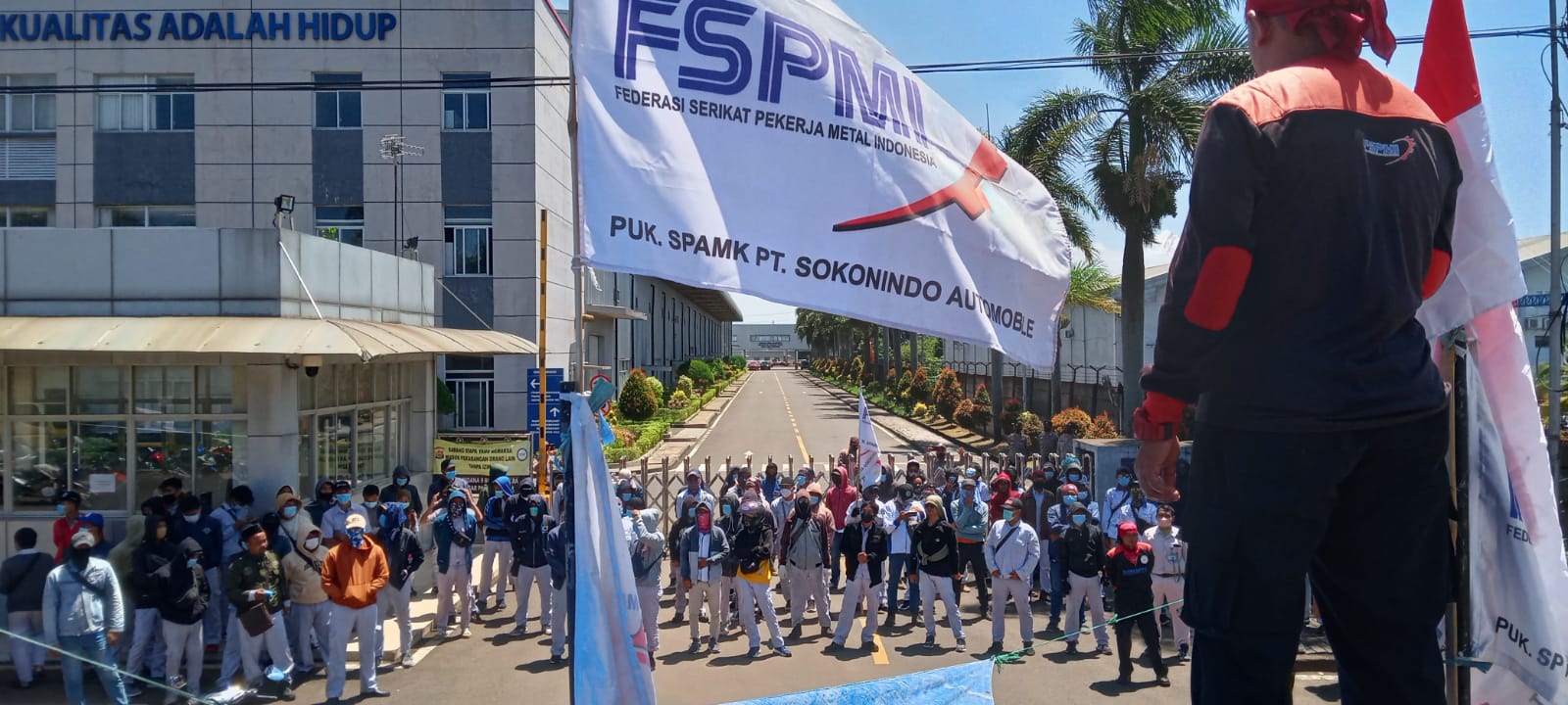Hari Ketiga Aksi Unjuk Rasa Tolak PHK Sepihak terhadap Buruh PT. Sokonindo Automobile