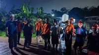 Pasca Hujan Lebat, Tim Destana Desa Sukadami Evakuasi Pohon Tumbang