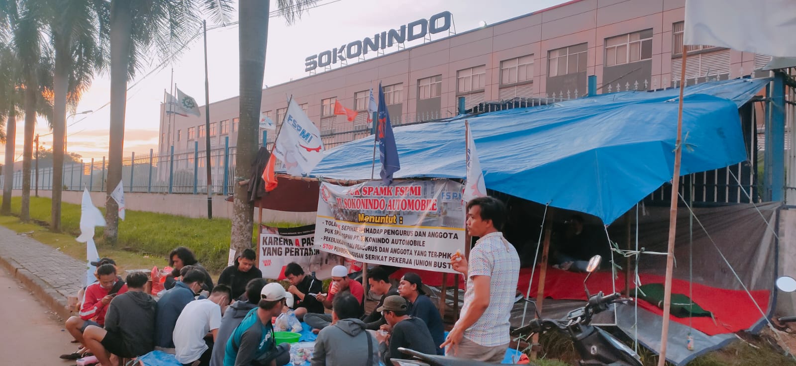 Buka Puasa Bersama di Tenda Perjuangan PT. Sokonindo Automobile