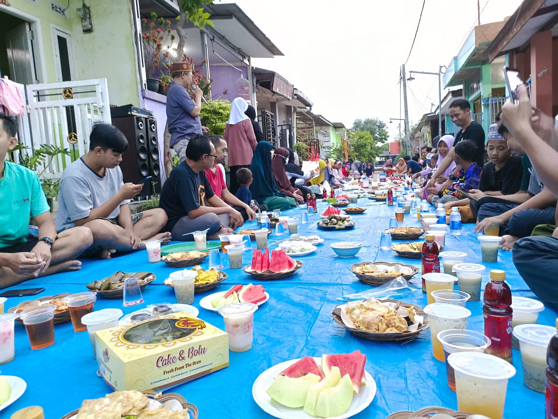 Jalin Silaturahmi, Warga Jalan Meranti 2 Asri Pratama Gelar Buka Puasa Bersama