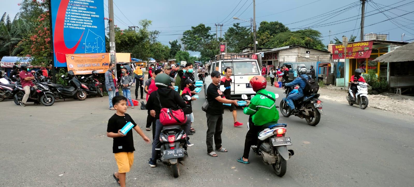 Aksi Berbagi Takjil Garda Metal PUK SPAMK FSPMI PT. FIM