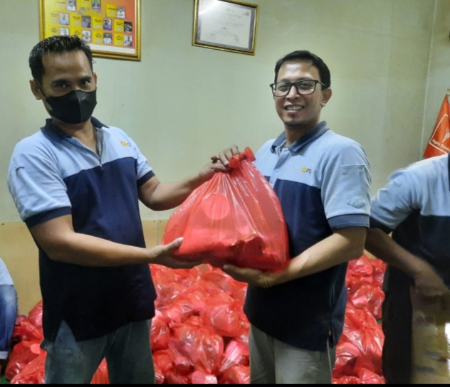 PUK SPAI FSPMI PT. CAHAYA PRIMA SENTOSA Bagikan Paket Bingkisan Lebaran untuk Anggotanya