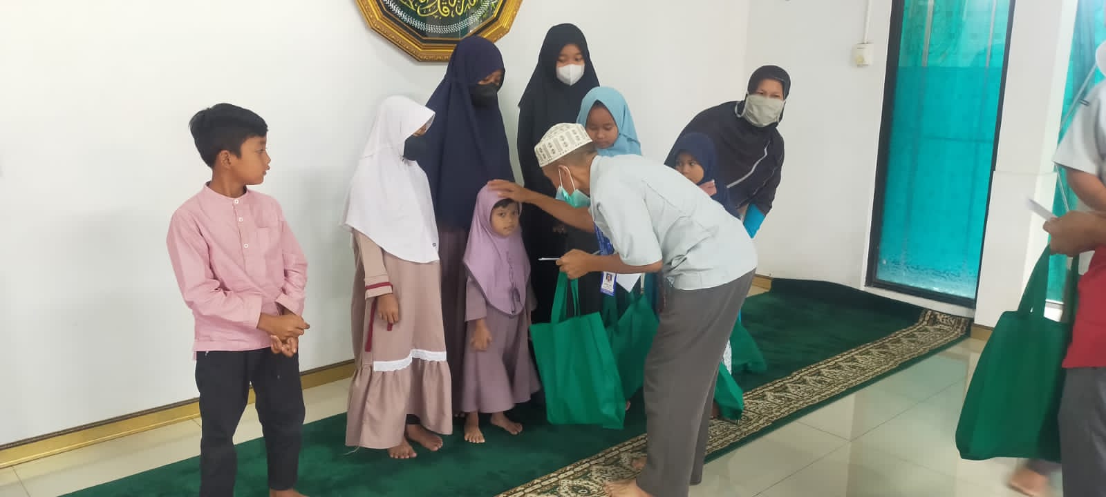 DKM dan PUK SPEE FSPMI PT Panasonic Cileungsi Gelar Santunan Anak Yatim