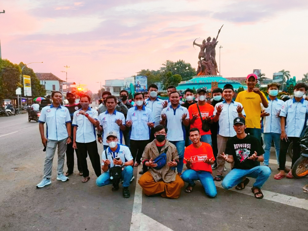 KC FSPMI Jepara Raya Dan Partai Buruh Bagikan Takjil, Seraya Memperkenalkan Partai Buruh