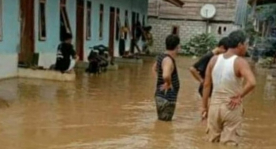 PC SPL FSPMI Morowali Bahu Membahu Bantu Warga Terdampak Banjir Bandang di Bahodapi