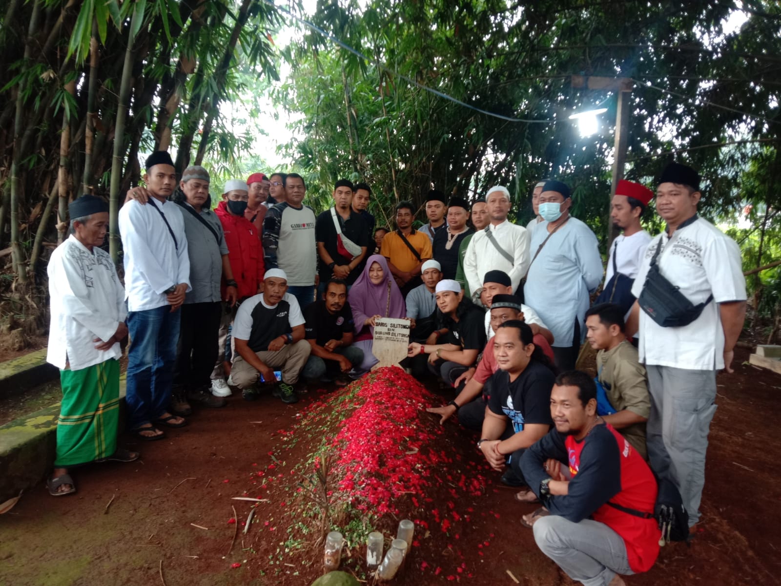 Peringati Hari Jadi ke 14, Garda Metal Ziarah ke Makam Baris Silitonga