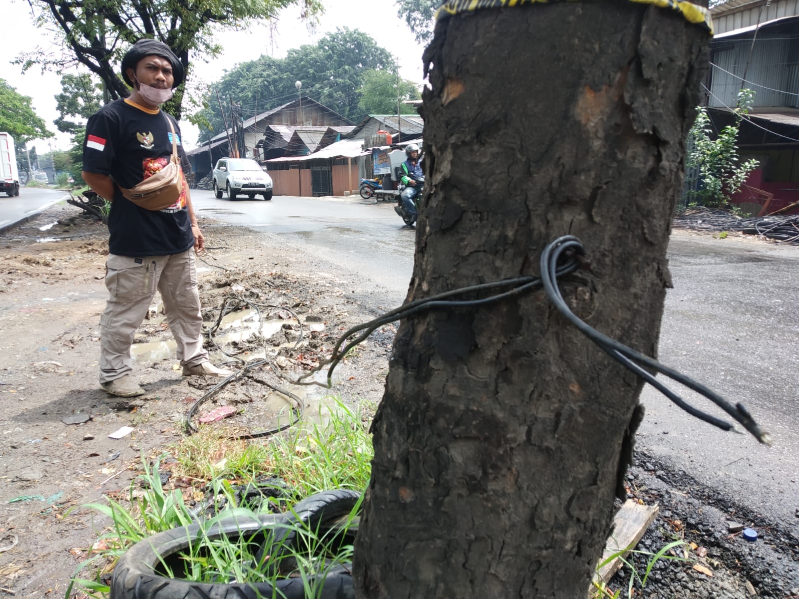 Jalur Kalimalang Bahayakan Pekerja dan Pemudik, Ada Kabel Listrik di Genangan Air dan Jalan Amblas