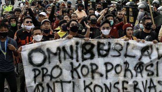 Efek Liar Omnibuslaw Cipta Kerja