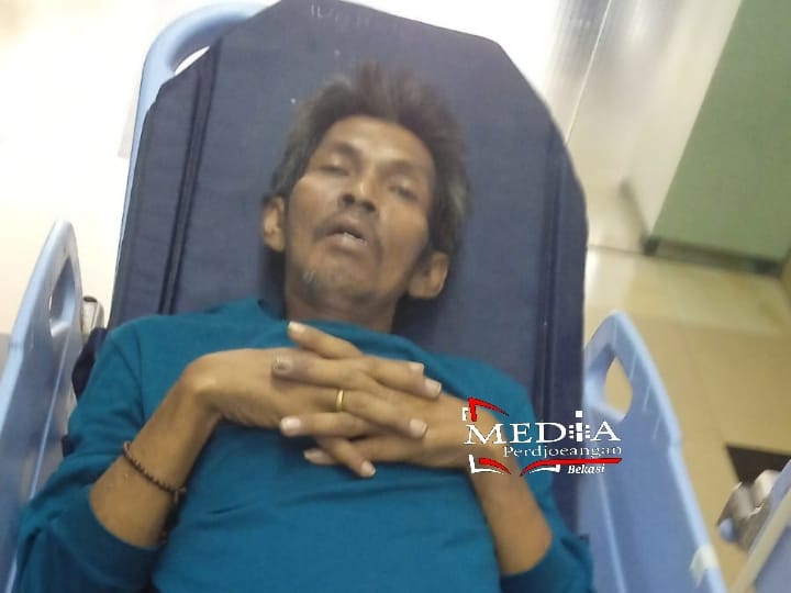 Temukan Pria Kondisi Lemas, Jamkeswatch Bekasi Bergegas Bawa ke Rumah Sakit Terdekat