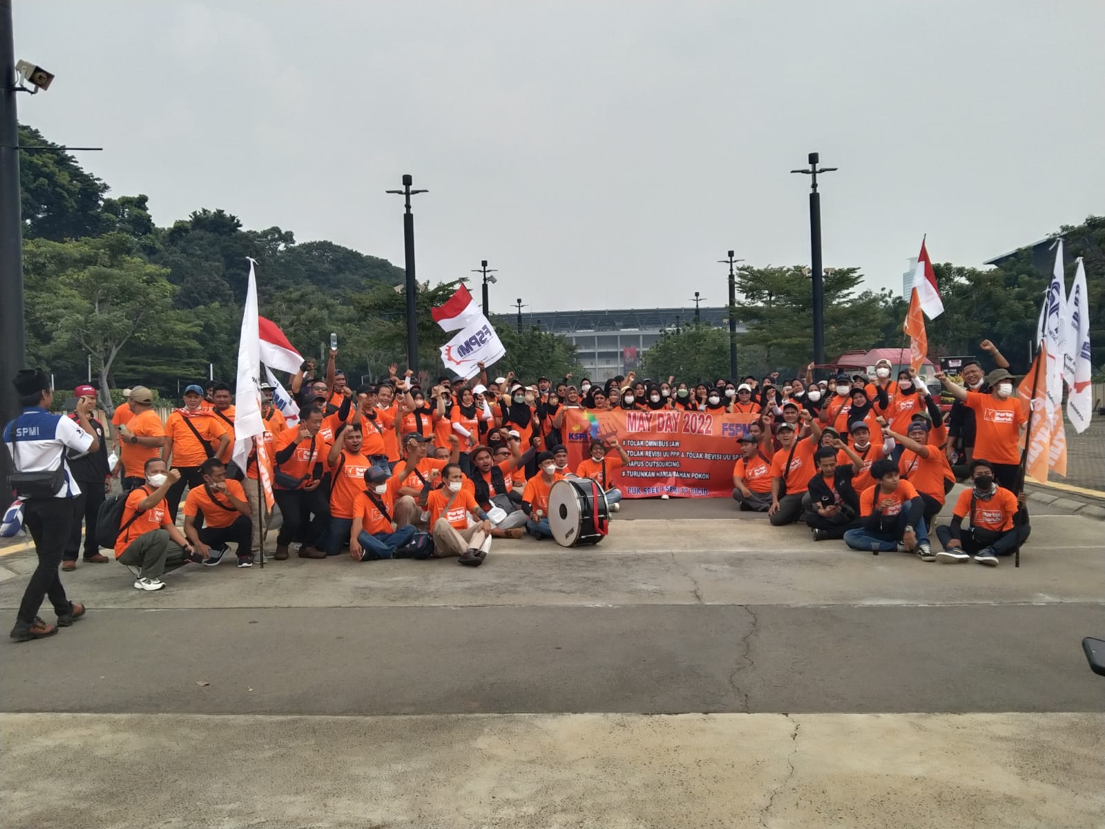 Ribuan Peserta May Day Fiesta 2022 Mampir ke Depan Gedung DPR RI Sebelum Menuju GBK