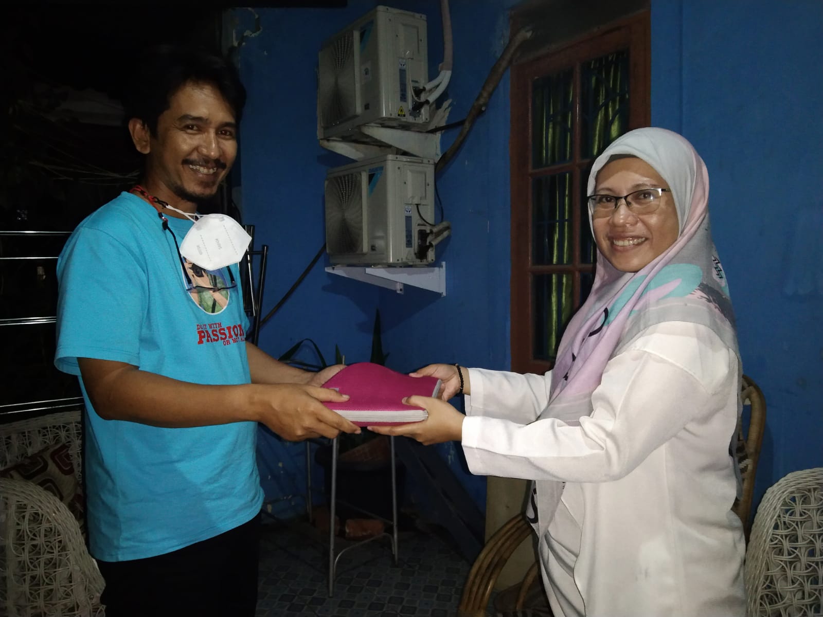 DPP FSPMI Ganti Laptop & Kamera Tim Media Perdjoeangan Bekasi Yang Digondol Maling Saat Jalankan Tugas