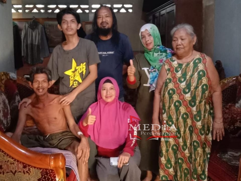 Jamkeswatch Bekasi Antarkan Pria Terlantar Sampai Bangka Belitung