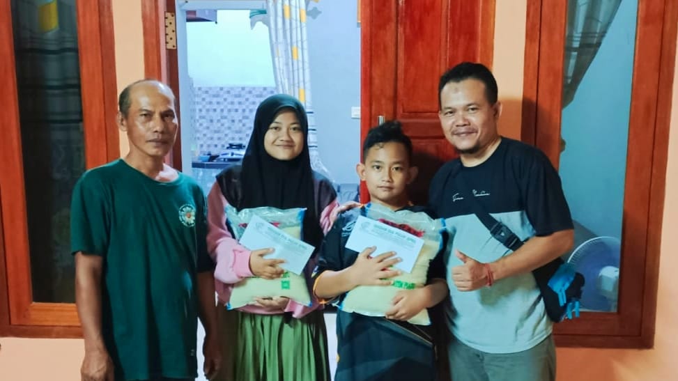 Ani dan Ridwan, Kakak Beradik Yatim Piatu Terima Bantuan Dari YDPA