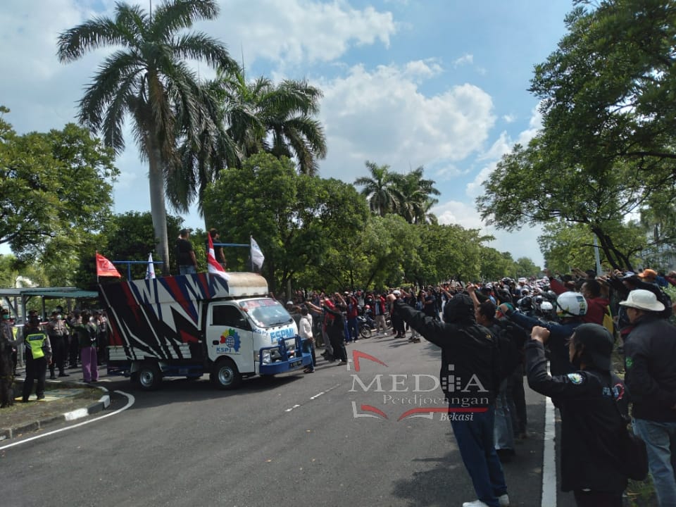 Empat Aktivis Buruh Dilaporkan Polisi, FSPMI Bekasi Demo ke Kantor EJIP