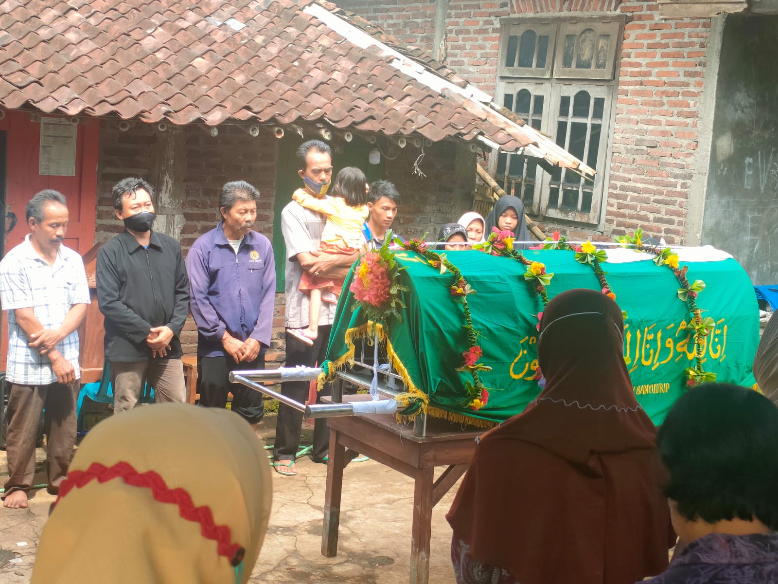 Perwakilan PC SPL FSPMI Kabupaten/Kota Bekasi Takziah Ke Purworejo