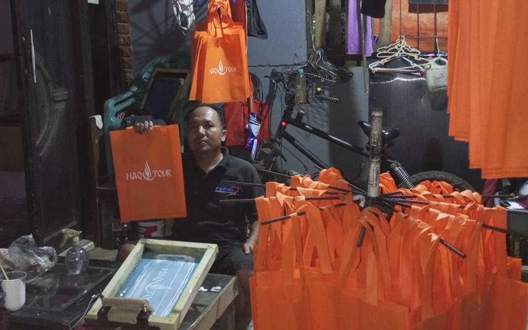 Mantan Anggota FSPMI ini Buka Usaha Cetak Kemasan Plastik