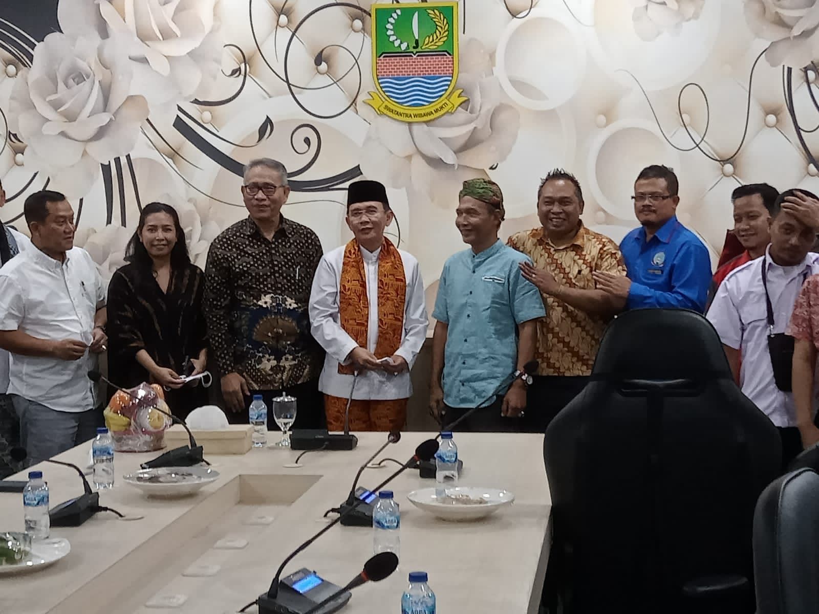 Pj. Bupati Bekasi Lakukan Pertemuan Dengan LKS Tripartit dan Depekab