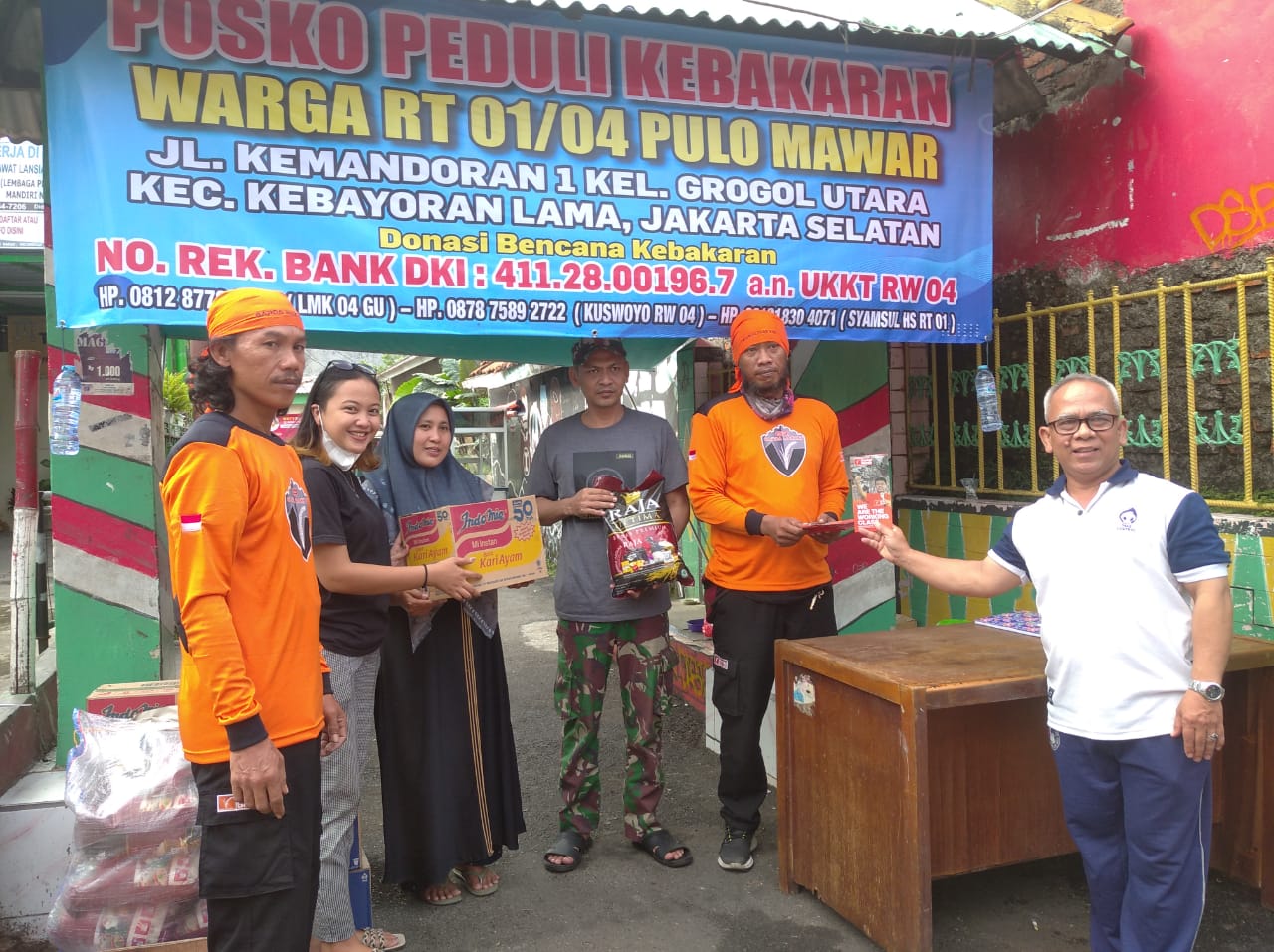 Berbagi Untuk Korban Kebakaran, Partai Buruh DKI Turun di Jakarta Selatan