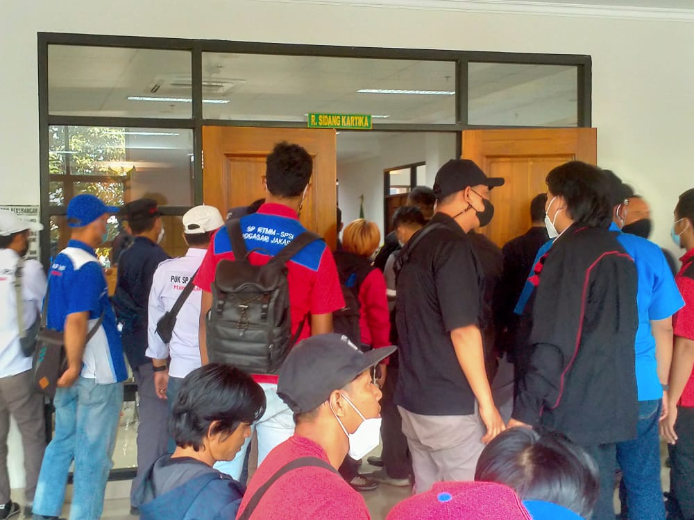 Sidang Gugatan UMP DKI Oleh APINDO, Massa FSPMI DKI Penuhi PTUN