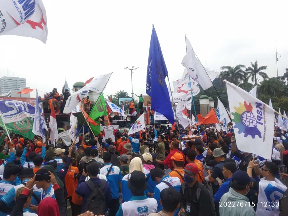 Gedung DPR RI Didemo Ribuan Buruh, Ini yang Dituntut