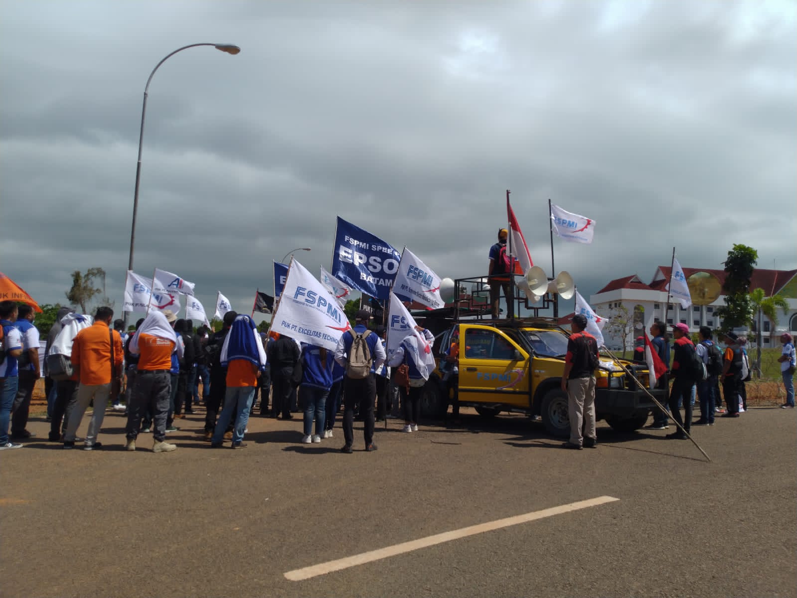 Lagi, Buruh FSPMI Batam Datangi Kantor Gubernur Suarakan 6 Tuntutan
