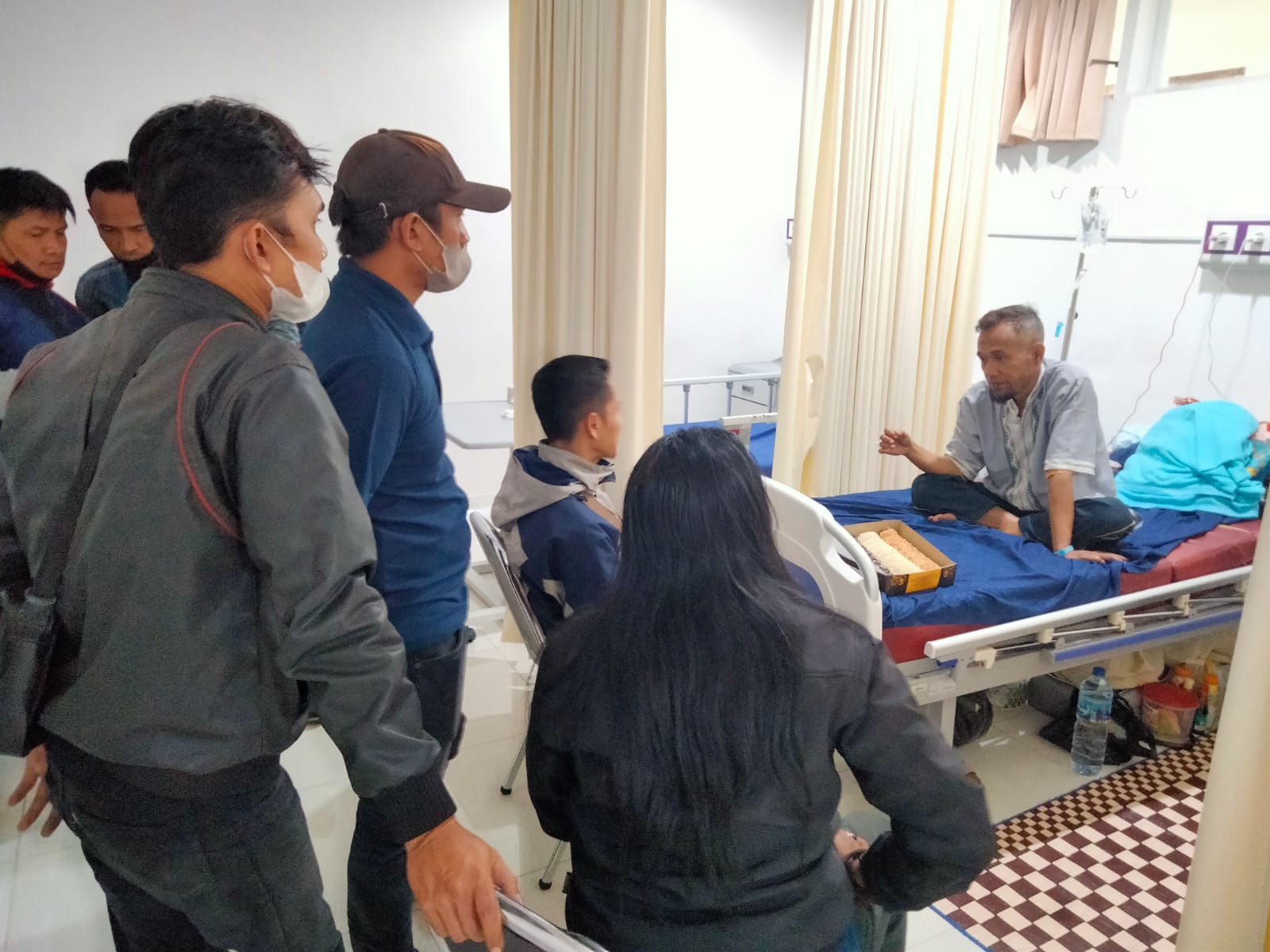 Ditemui Pengurus PUK PT. Logam Bima Cimahi ke Rumah Sakit, Sabilar Rosyad : Cape Buat Aktivis Itu Sudah Biasa