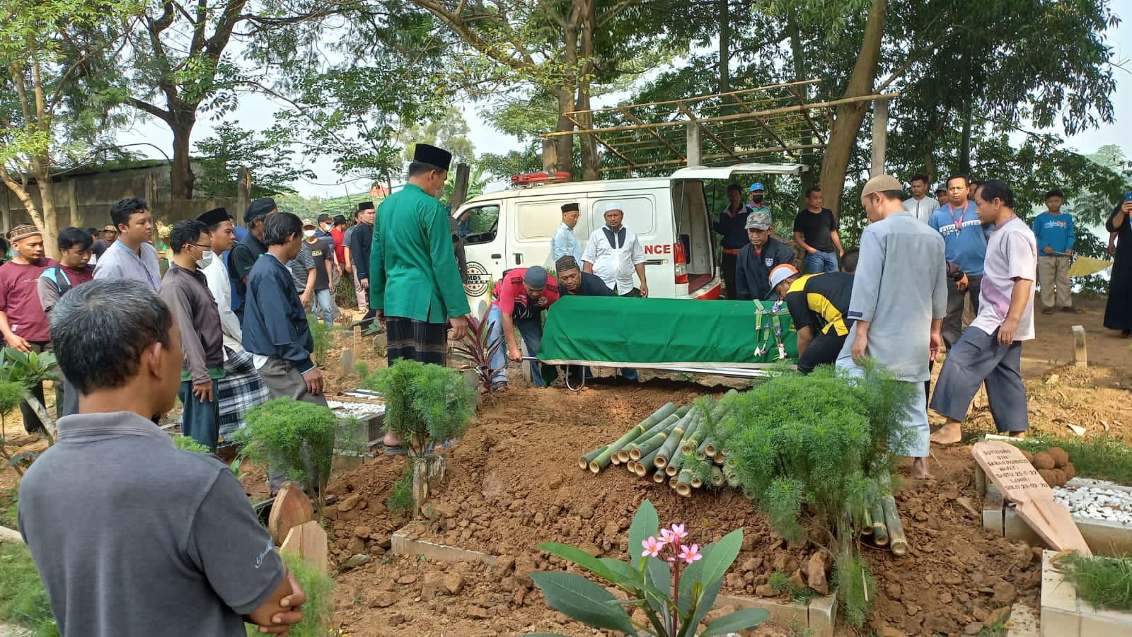 Anak Buruh Pabrik Umur 9 Tahun, Kini Jadi Yatim Piatu di Jalur Cikarang-Cibarusah