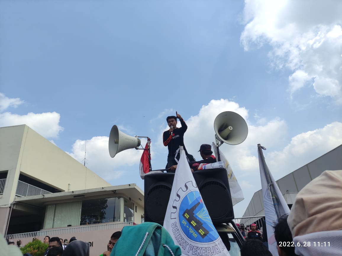 Solidaritas FSPMI dari Indonesia Timur Untuk PUK SPAI FSPMI PT. Santos Jaya Abadi