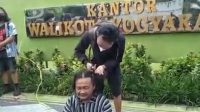 Eks Walikota Yogya Ditahan KPK, Aktivis Jogja Ora Didol Cukur Gundul