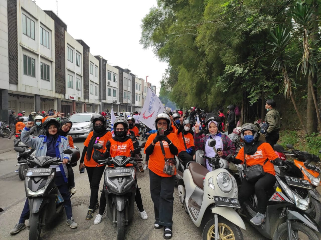 Keterlibatan Srikandi PUK SPAI FSPMI PT. Sanbe Farma Dalam Aksi Di Bandung