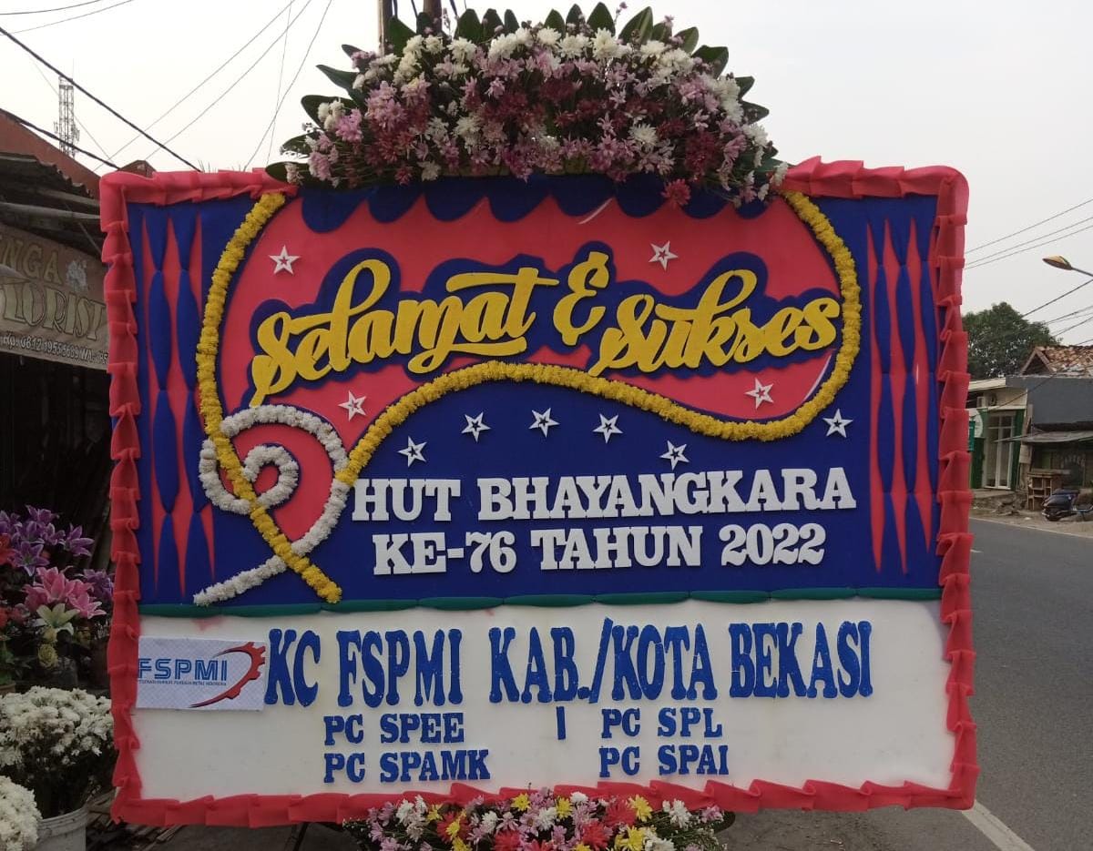 HUT Bhayangkara Ke 76 Tahun, KC FSPMI Bekasi Kirimkan Karangan Bunga