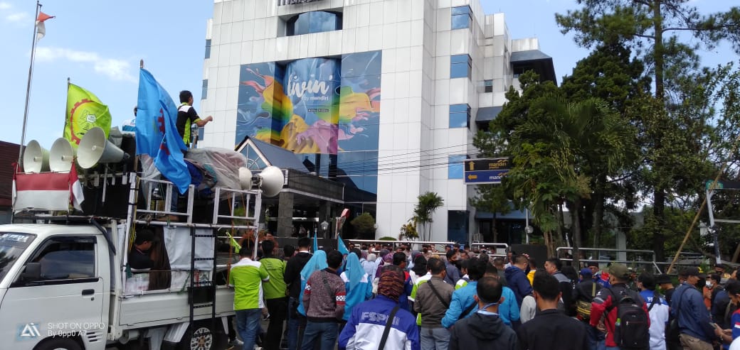 Biddin Supriyono Pimpin Langsung Aksi Solidaritas Bersama Aliansi Buruh Kota Cimahi