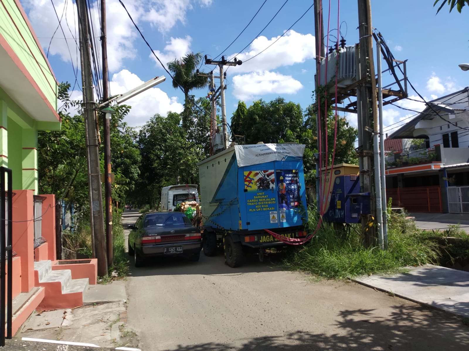 Trafo PLN di Rawa Lumbu Bahayakan Warga, Pernah Terlihat Keluarkan Asap
