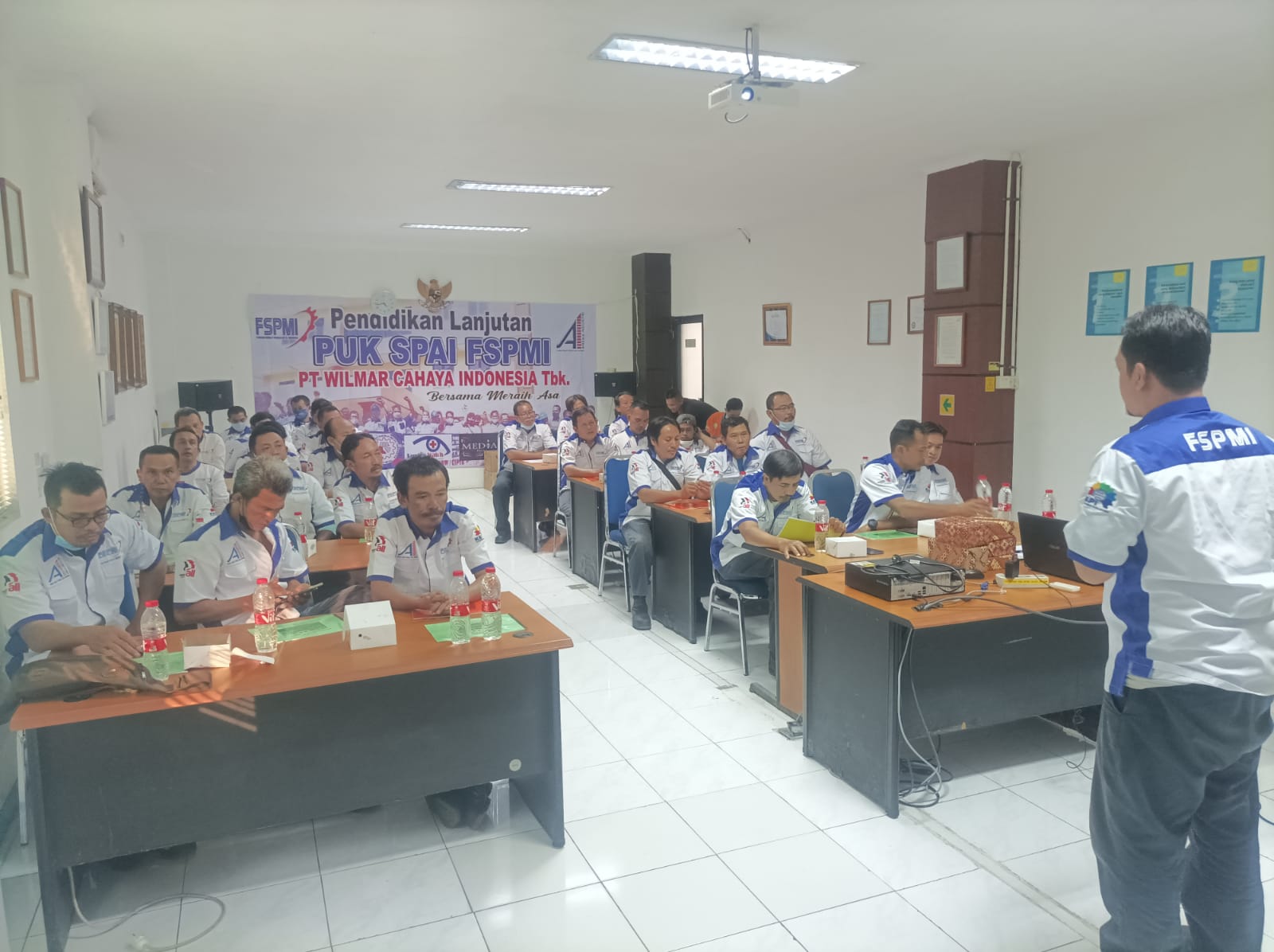 PUK SPAI FSPMI PT WICA Tbk Cikarang Adakan Pendidikan Lanjutan Secara Mandiri