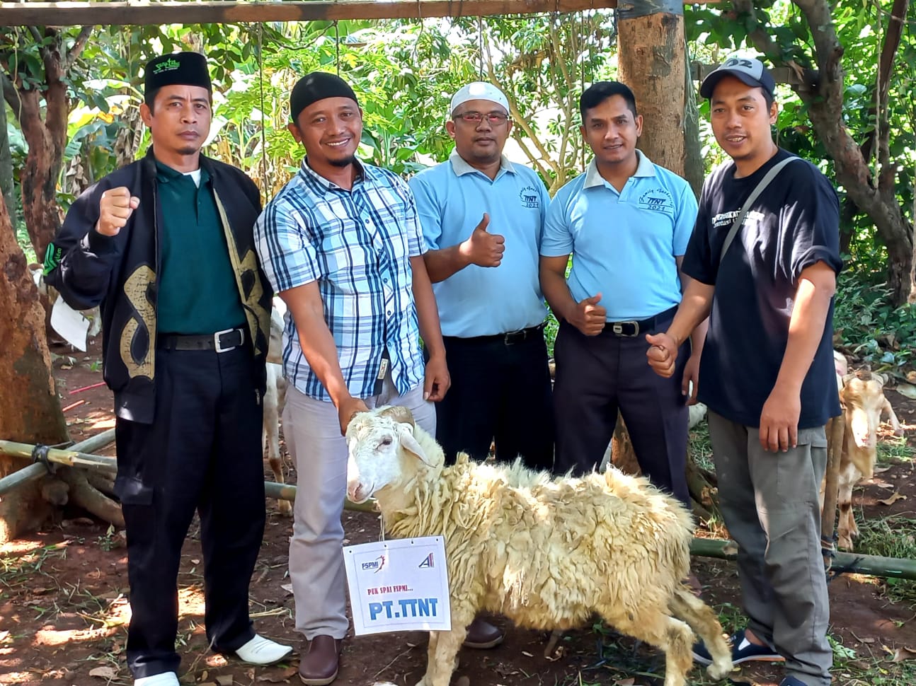 PUK SPAI FSPMI PT. TTLC Nasmoco Transport Serahkan Hewan Kurban untuk Yayasan As-Syifa Yasin