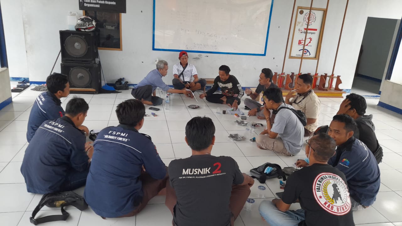 Panitia Musnik PUK SPL FSPMI PT. Platinum Ceramics Industry Adakan Konsolidasi Internal