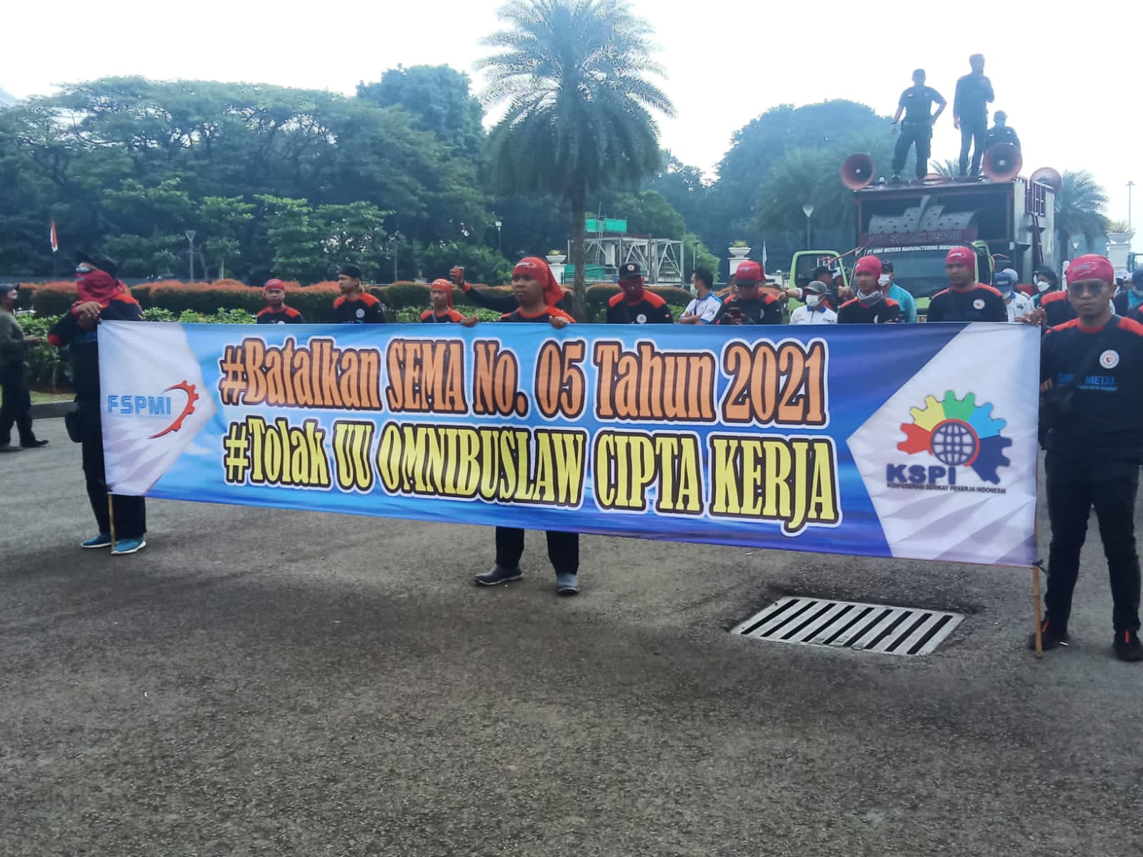 Tolak SEMA No. 5 Tahun 2021, Buruh Aksi ke Mahkamah Agung