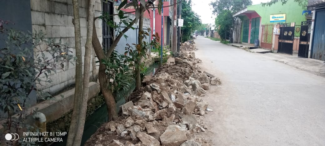 Antisipasi Banjir Jelang Musim Hujan, Pengurus RW 013 Graha Mustika Media Setu Normalisasi Saluran Air