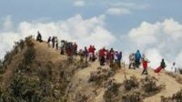 Jelang Malam 1 Suro, Banyak Pendaki dan Peziarah Mendaki Gunung Lawu
