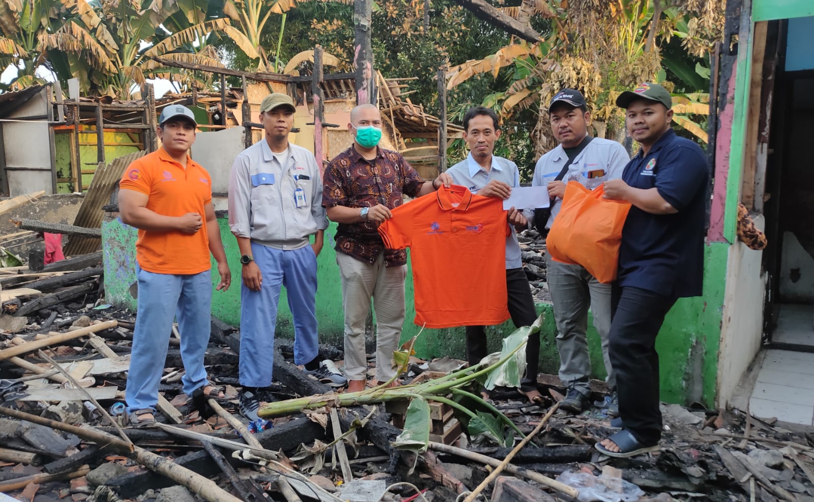Pengurus PUK SPAMK FSPMI Namicoh Kunjungi Anggota Garda Metal yang Alami Musibah Kebakaran
